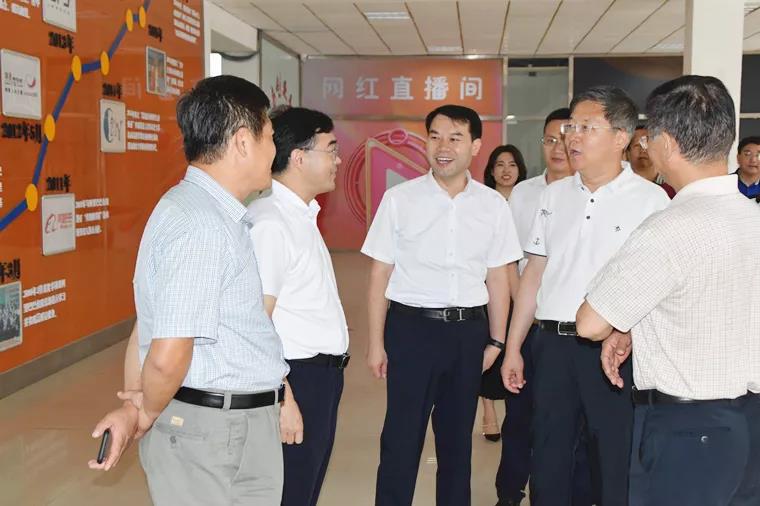 【青岛本地头条】甘肃省定西市统战部赴雷竞技的赛事积分调研新区党外知识分子统战工作