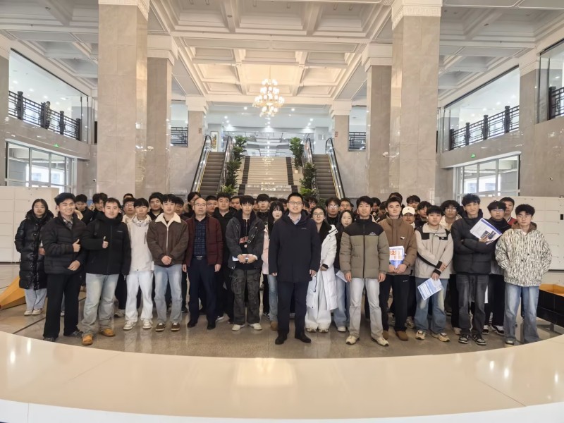 深化校企合作，我校组织毕业生集中参加数字技术专场招聘会