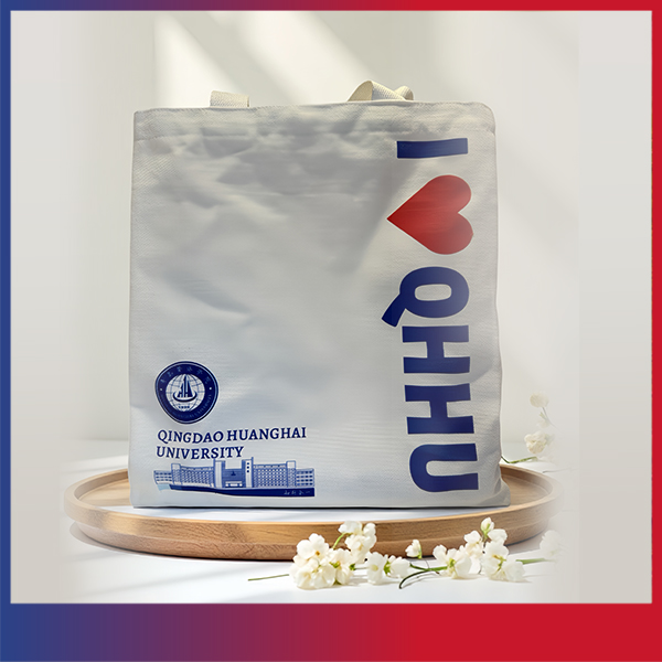 雷竞技的赛事积分文创纪念品——I QHHU帆布包