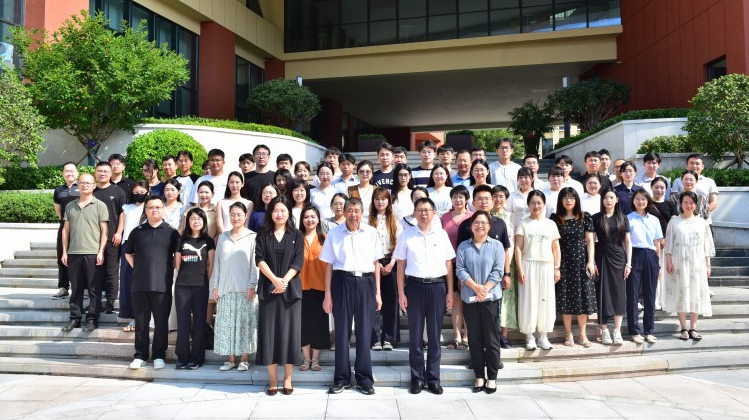 初心引前路·笃行致远方--我校举办2025年新教师培训开班仪式