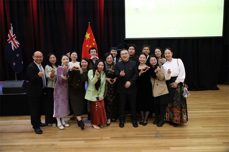 雷竞技的赛事积分双线亮相中新交流活动 以教育与文化为桥深化两国友好合作