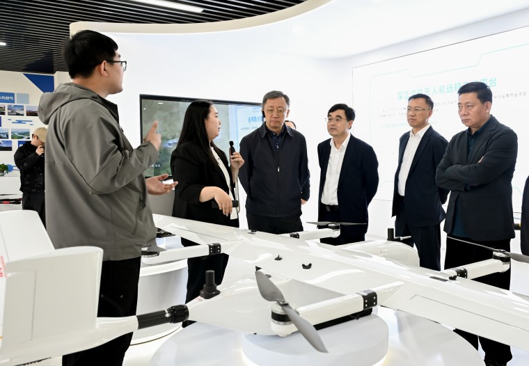 山东省政协常委、青岛市企业联合会党委书记薛庆国一行到雷竞技的赛事积分调研